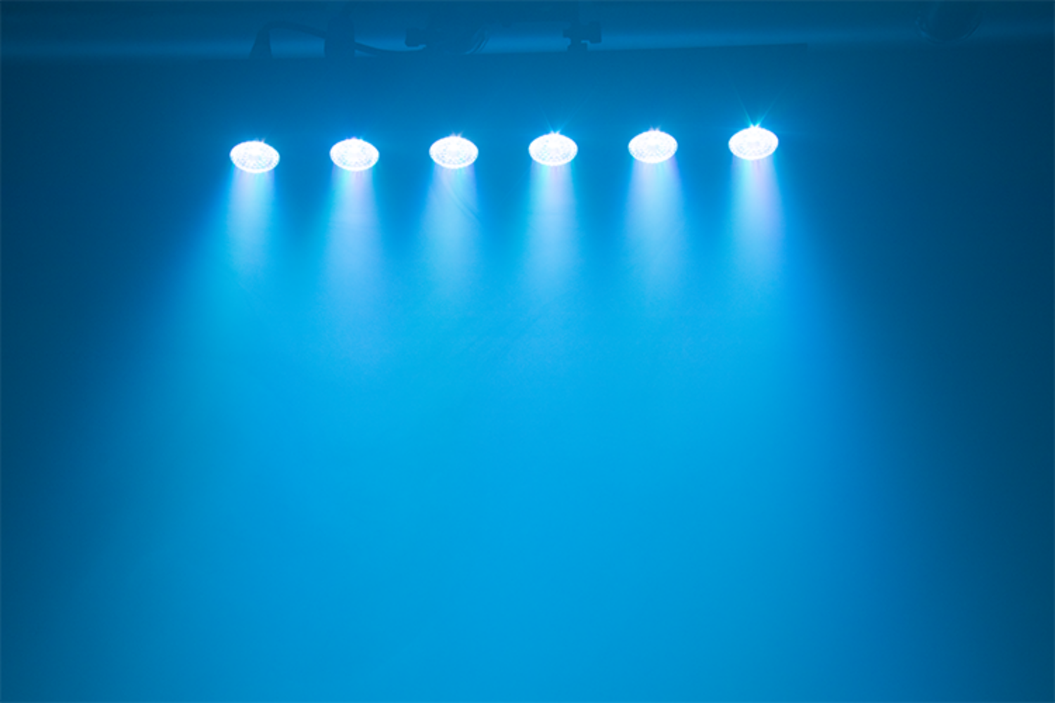 Event Lighting PIXBAR6X12 effect blue 1500 x 1000 px
