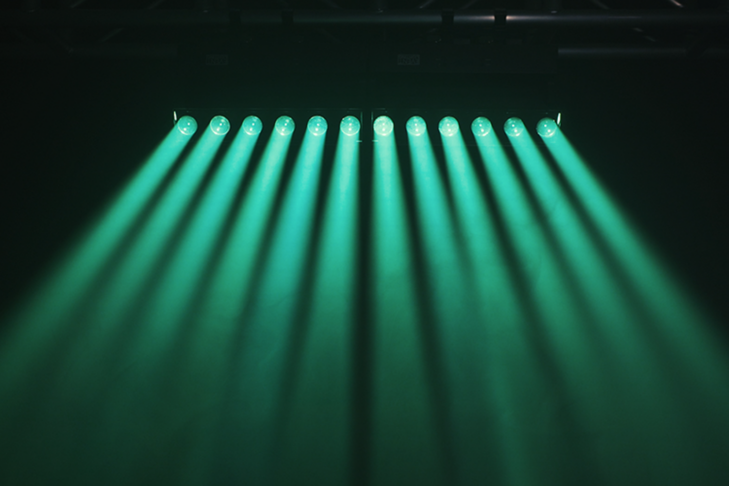 Event Lighting SURF640 green effect 1500 x  1000 px