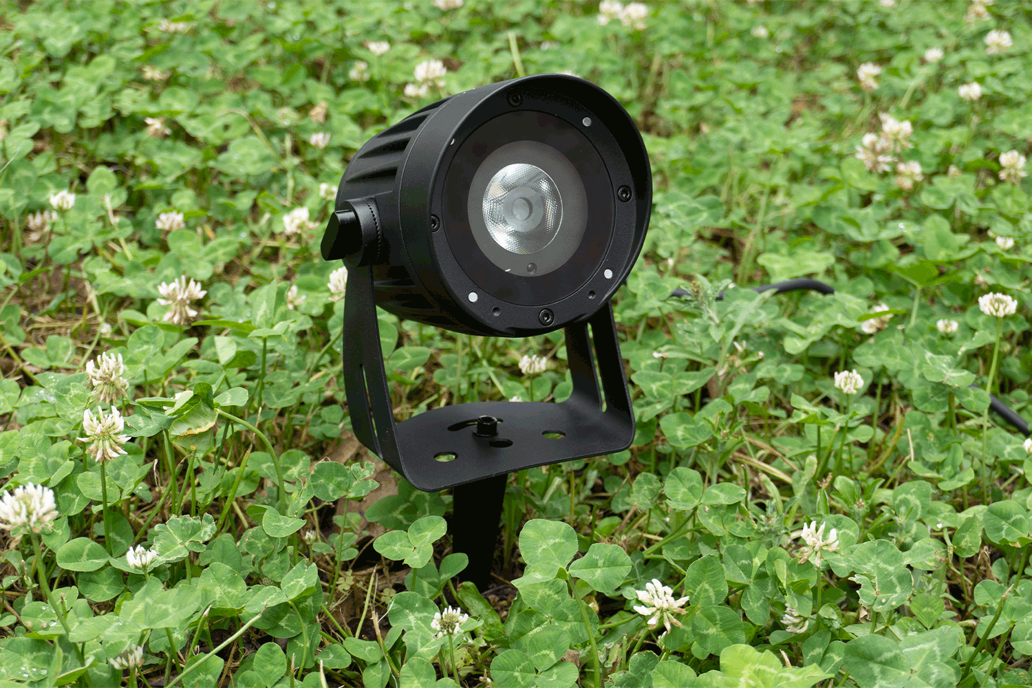 Event Lighting PAR1X15O - Outdoor 1x 15W RGBW Pro PAR with Wireless DMX securing peg staked in ground